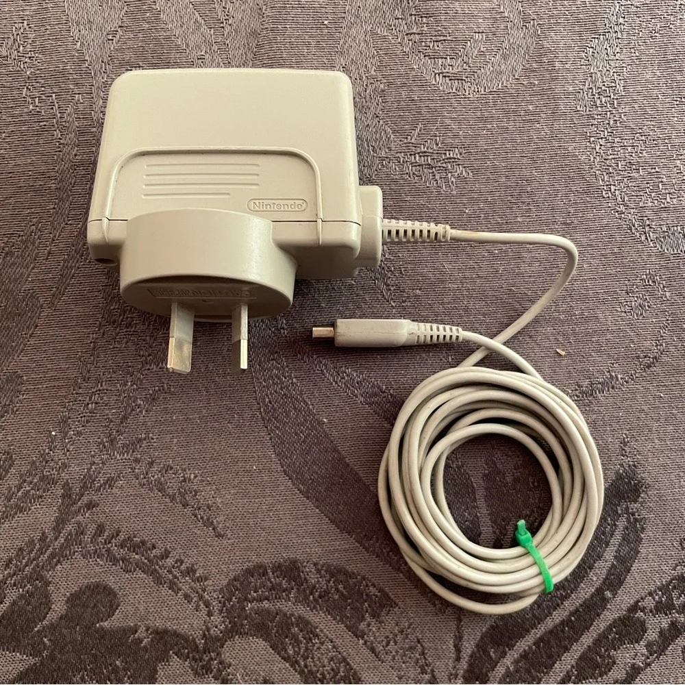Official Genuine Nintendo AUS Wall AC Adapter Charger WAP-002 DSI/2DS/3DS